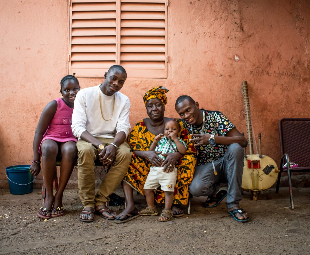 Sidiki Diabate and Iba One at the Diabaté house in 'Ntomikorobougou