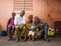 Sidiki Diabate and Iba One at the Diabaté house in 'Ntomikorobougou